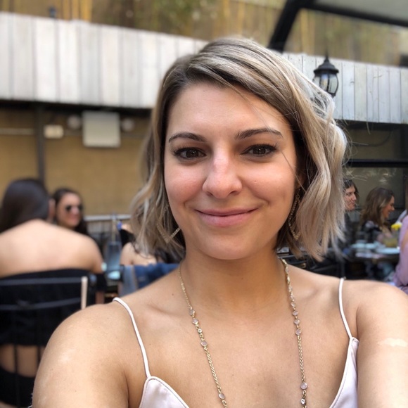 Meet your Posher, Andrea - Picture 2 of 2